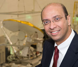 <b>Amit Sen</b>, project manager for Aquarius, watches as the instrument is made ... - AmitSen-250
