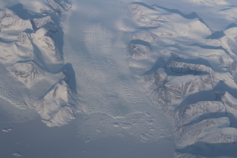 NASA&#39;s OMG is monitoring the speed of glaciers around Greenland&#39;s coastline. Credit: NASA/JPL