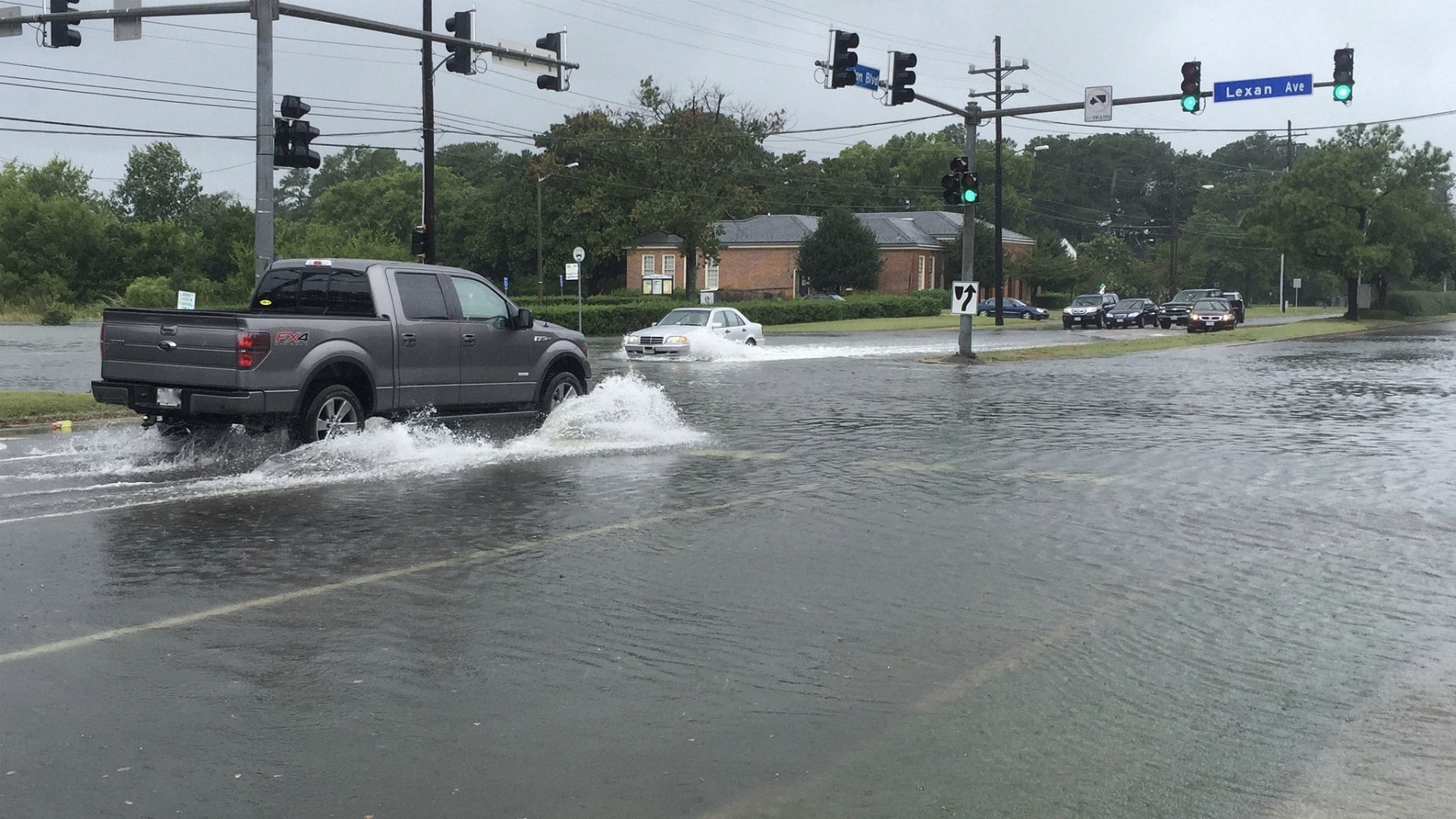 inundações nas ruas em Norfolk, VA