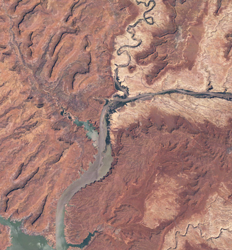 aerial view of Lake Powell reservoir in 2007