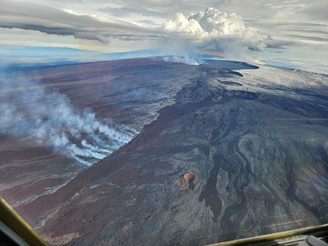 How Do We Know Mauna Loa Carbon Dioxide Measurements Don't Include Volcanic Gases?