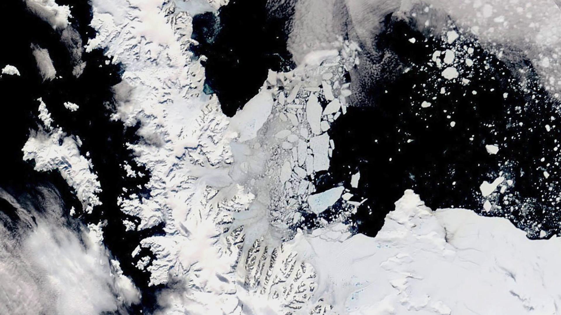 slide 1 - Antarctic Peninsula Loses Attached Sea Ice