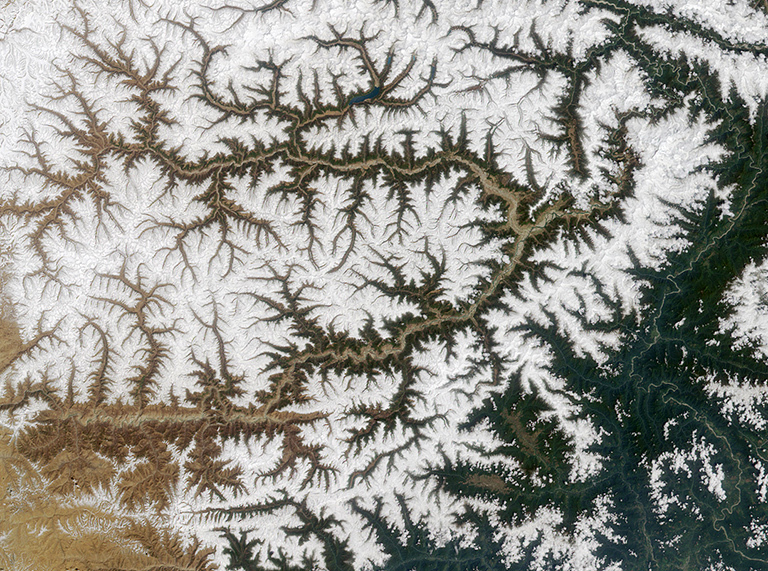 Yarlung Tsangpo River, China. Credit: NASA/GSFC/LaRC/JPL, MISR Team.