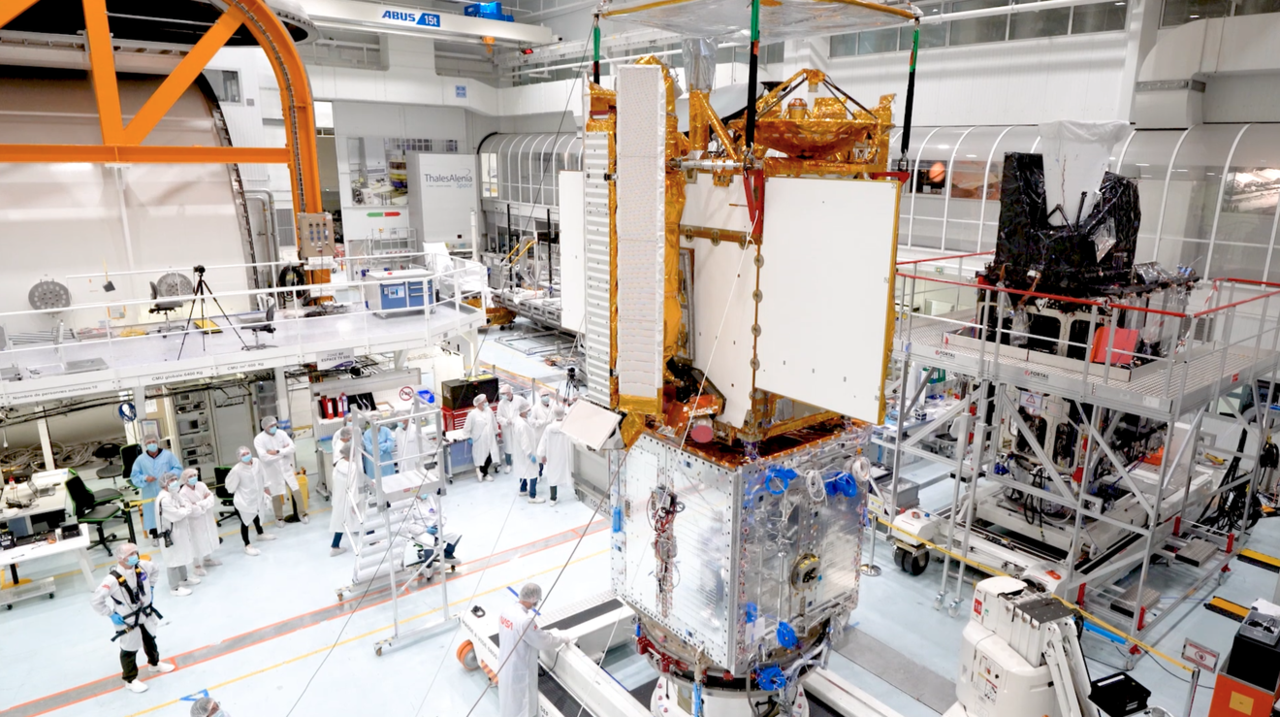 Engineers integrate separate parts of the SWOT satellite into one in a clean room facility in Cannes, France. Credits: Thales Alenia Space