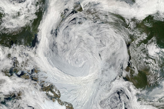 Image mosaic of Arctic storm. (Credit: NASA/Goddard/MODIS Rapid Response Team)